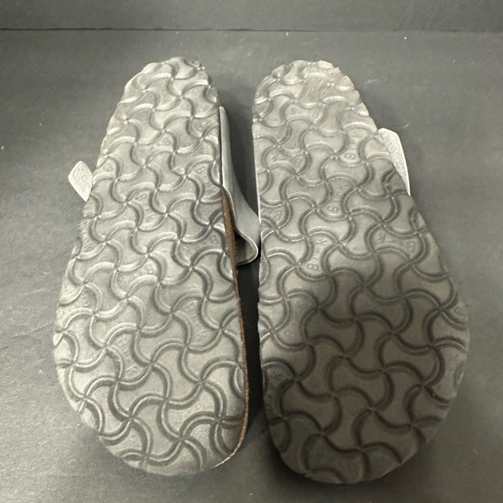 BIRKENSTONE Silver Sandals with Toe Loop size 7 pre owned good condition - Picture 4 of 8